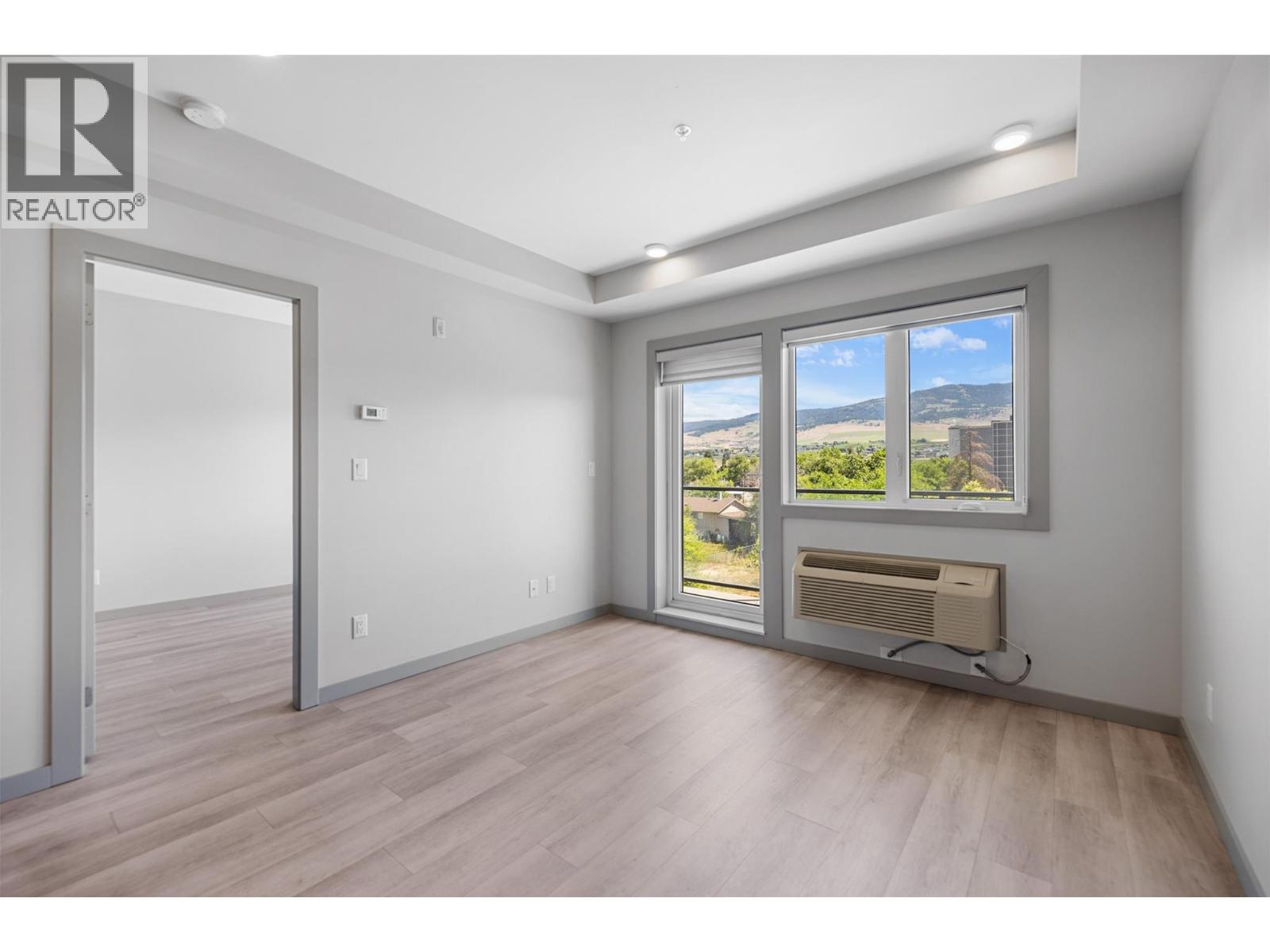 #325 345 Dougall Road - 7