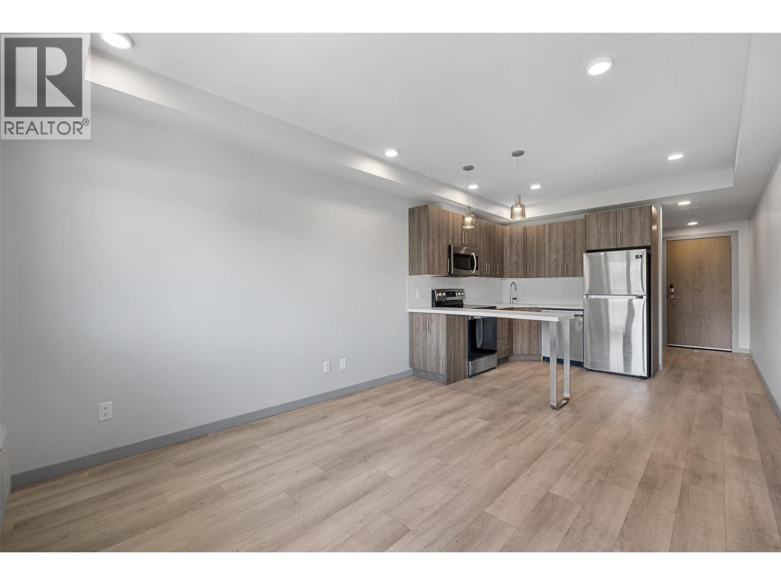 #325 345 Dougall Road - 6