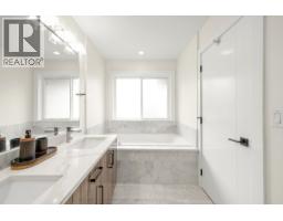 11042 240 Street, Maple Ridge, BC V2W1H6 Photo 17