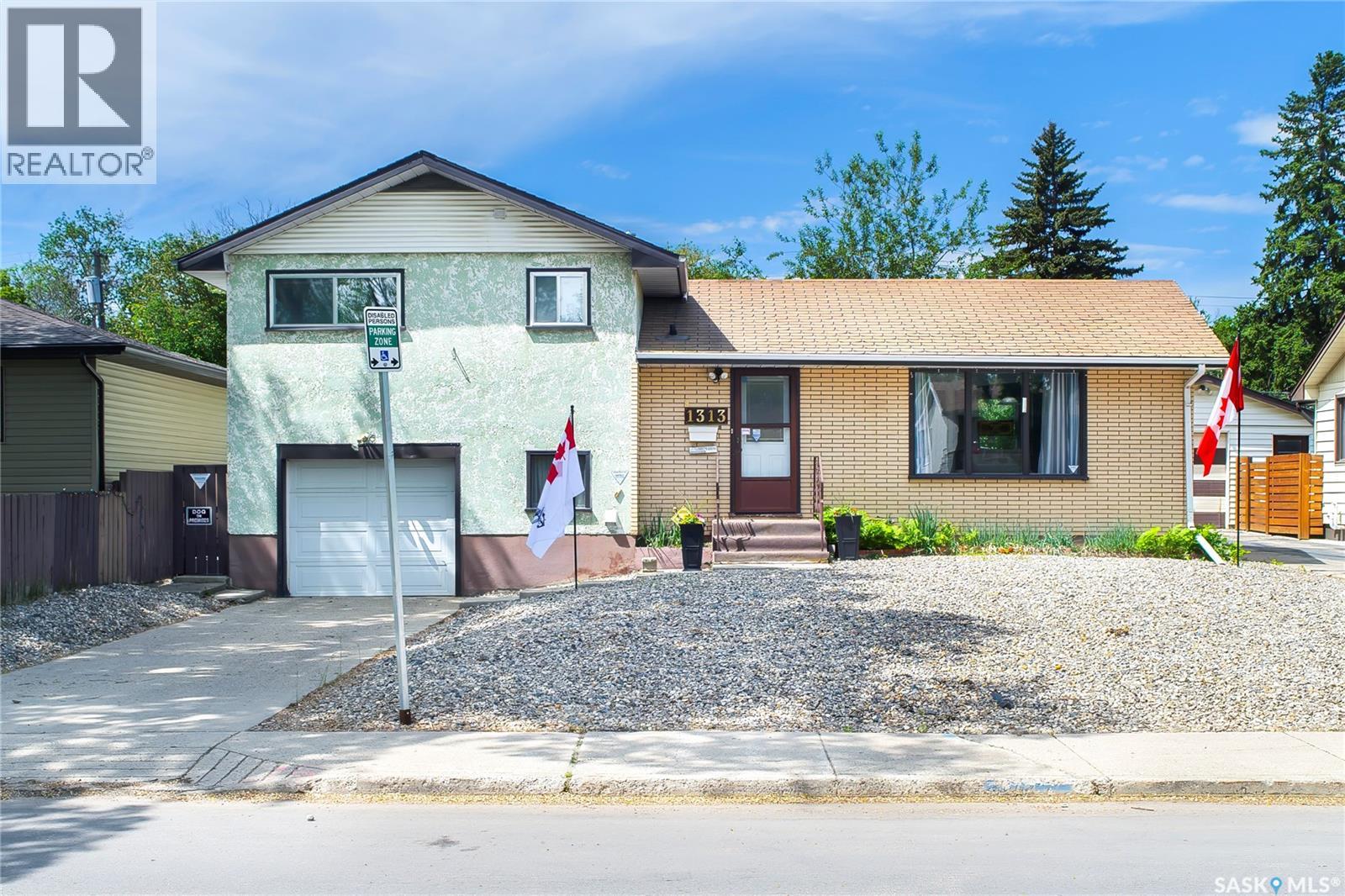 1313 N AVENUE S - 1