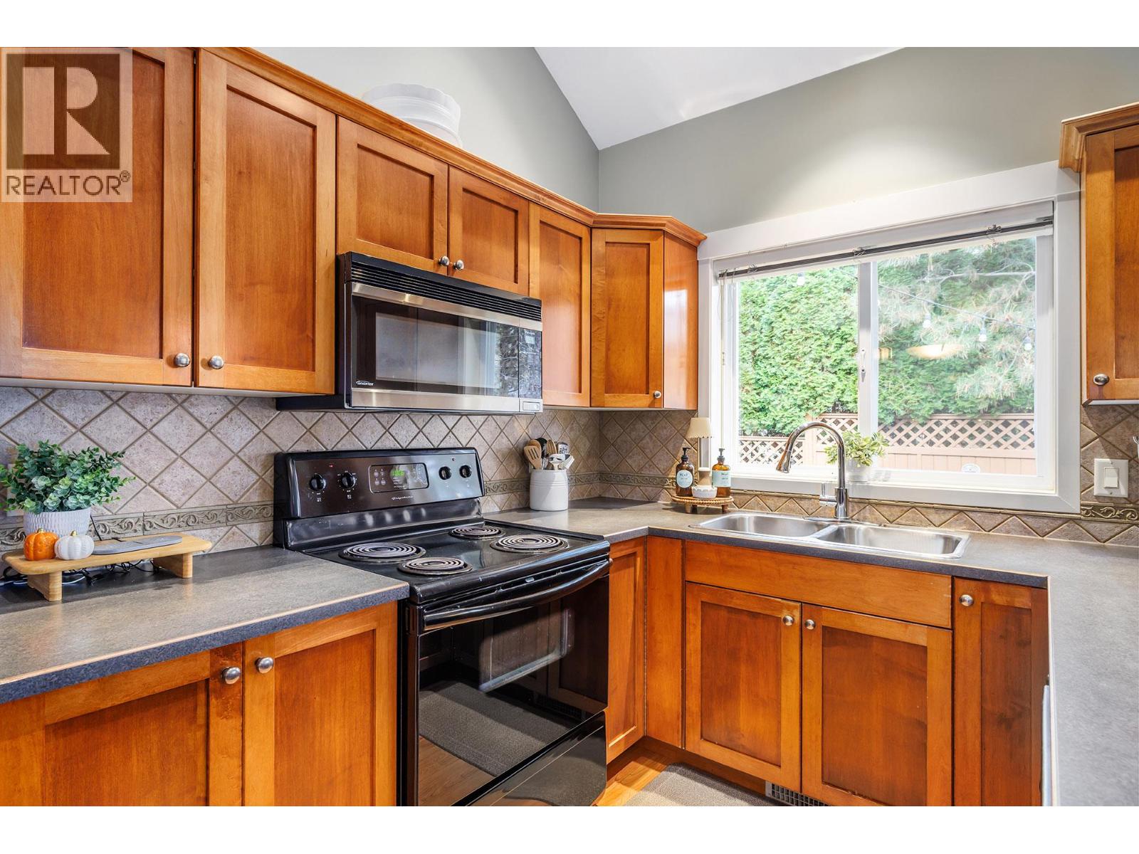10 1450 Rose Meadow Drive, West Kelowna