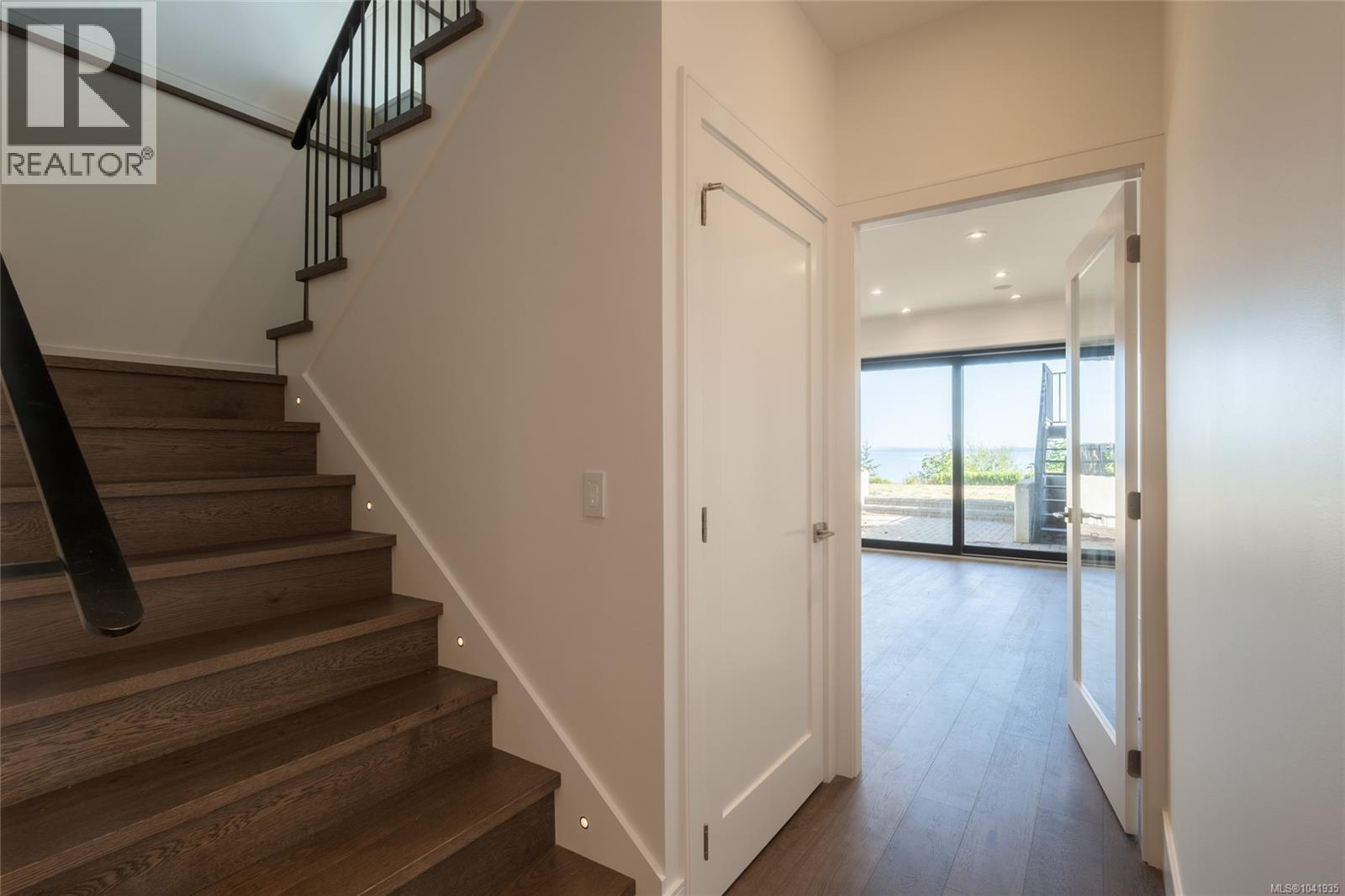 4599 Cordova Bay Rd - 41