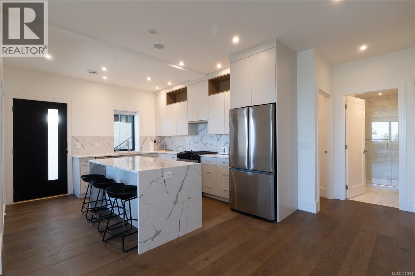 4599 Cordova Bay Rd - 43