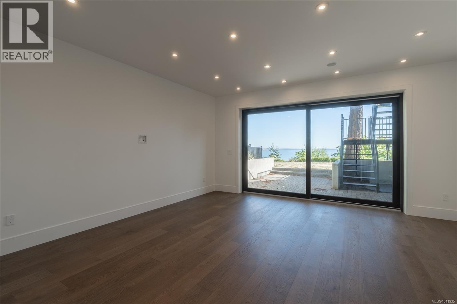 4599 Cordova Bay Rd - 44