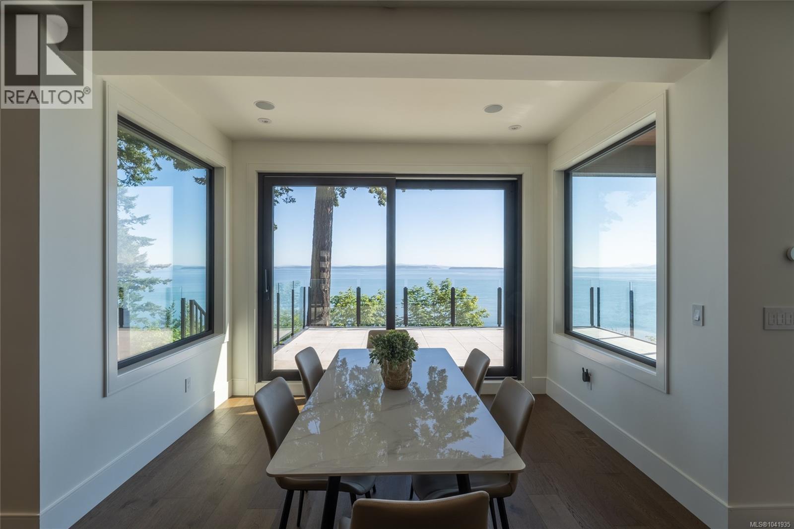 4599 Cordova Bay Rd - 16