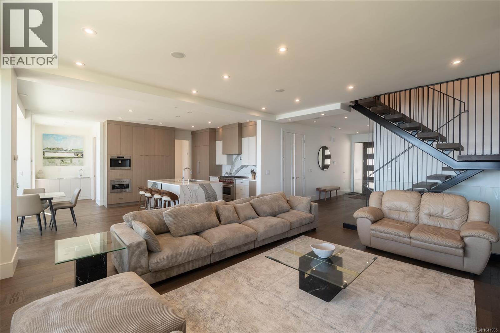 4599 Cordova Bay Rd - 21