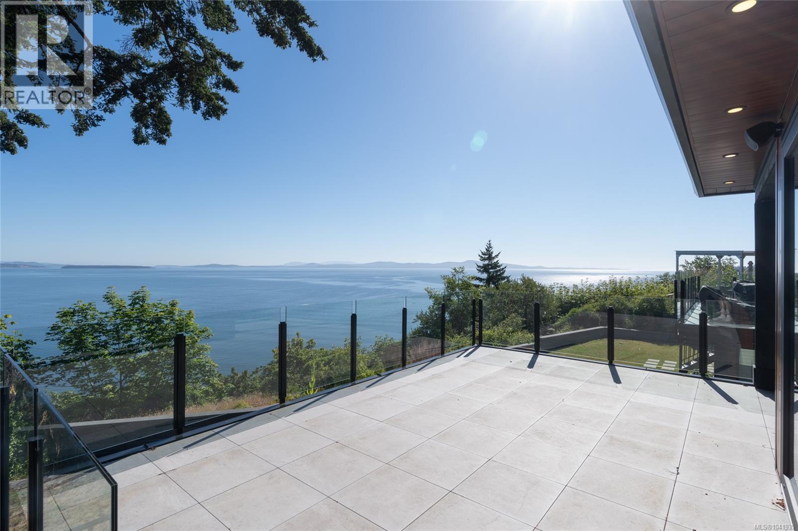 4599 Cordova Bay Rd - 3
