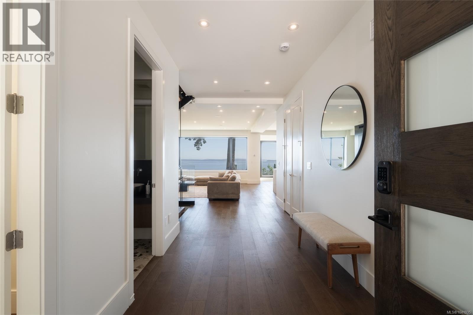 4599 Cordova Bay Rd - 9