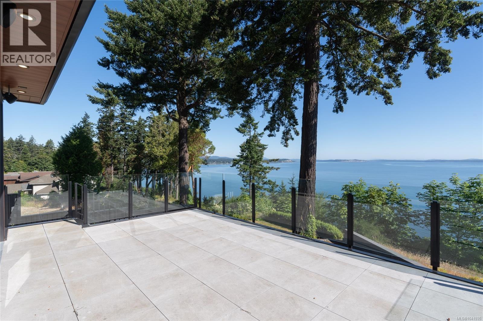 4599 Cordova Bay Rd - 2