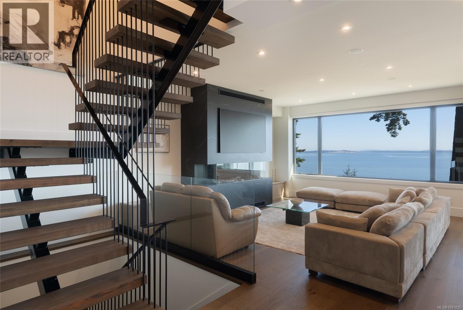 4599 Cordova Bay Rd - 13