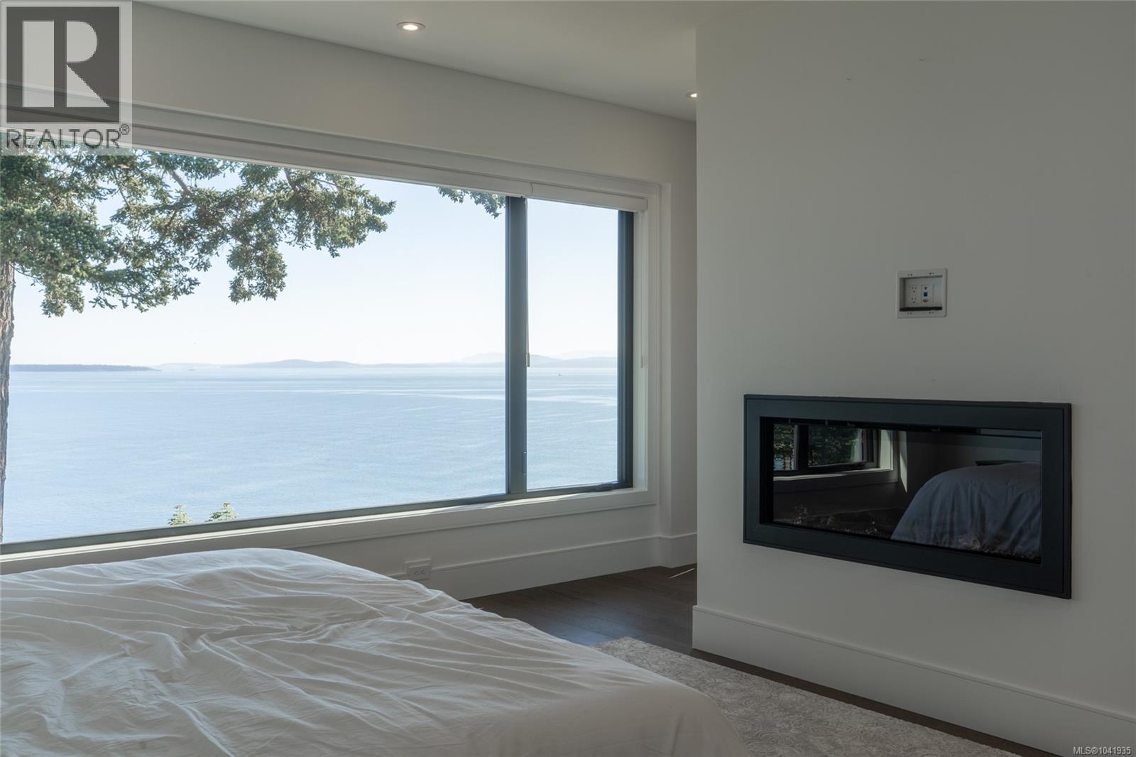 4599 Cordova Bay Rd - 29