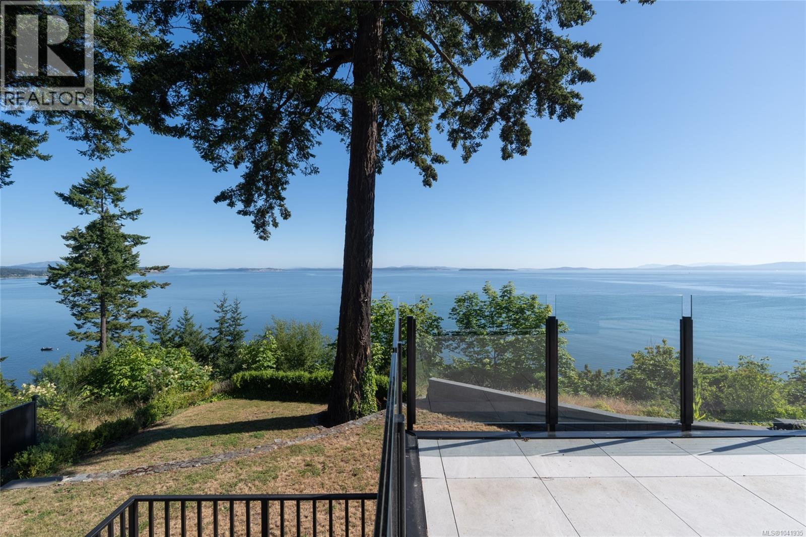 4599 Cordova Bay Rd - 26