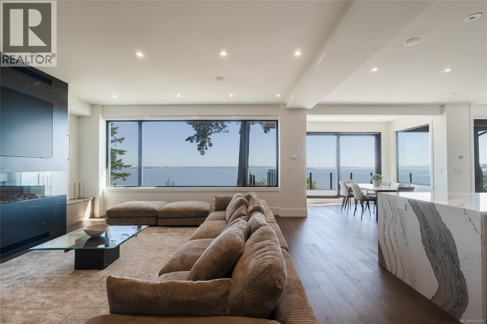 4599 Cordova Bay Rd - 10