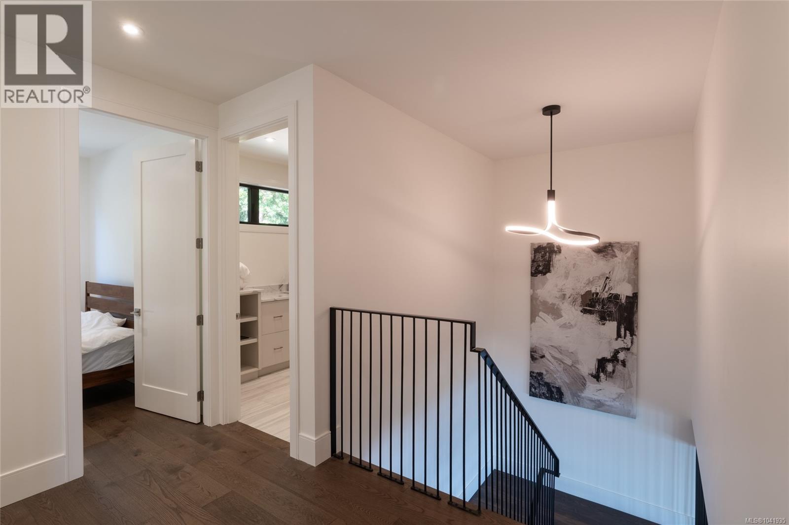 4599 Cordova Bay Rd - 27