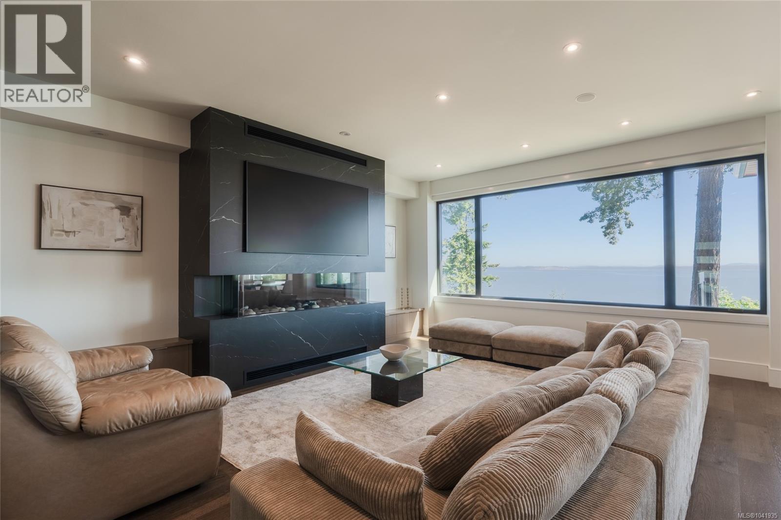 4599 Cordova Bay Rd - 11