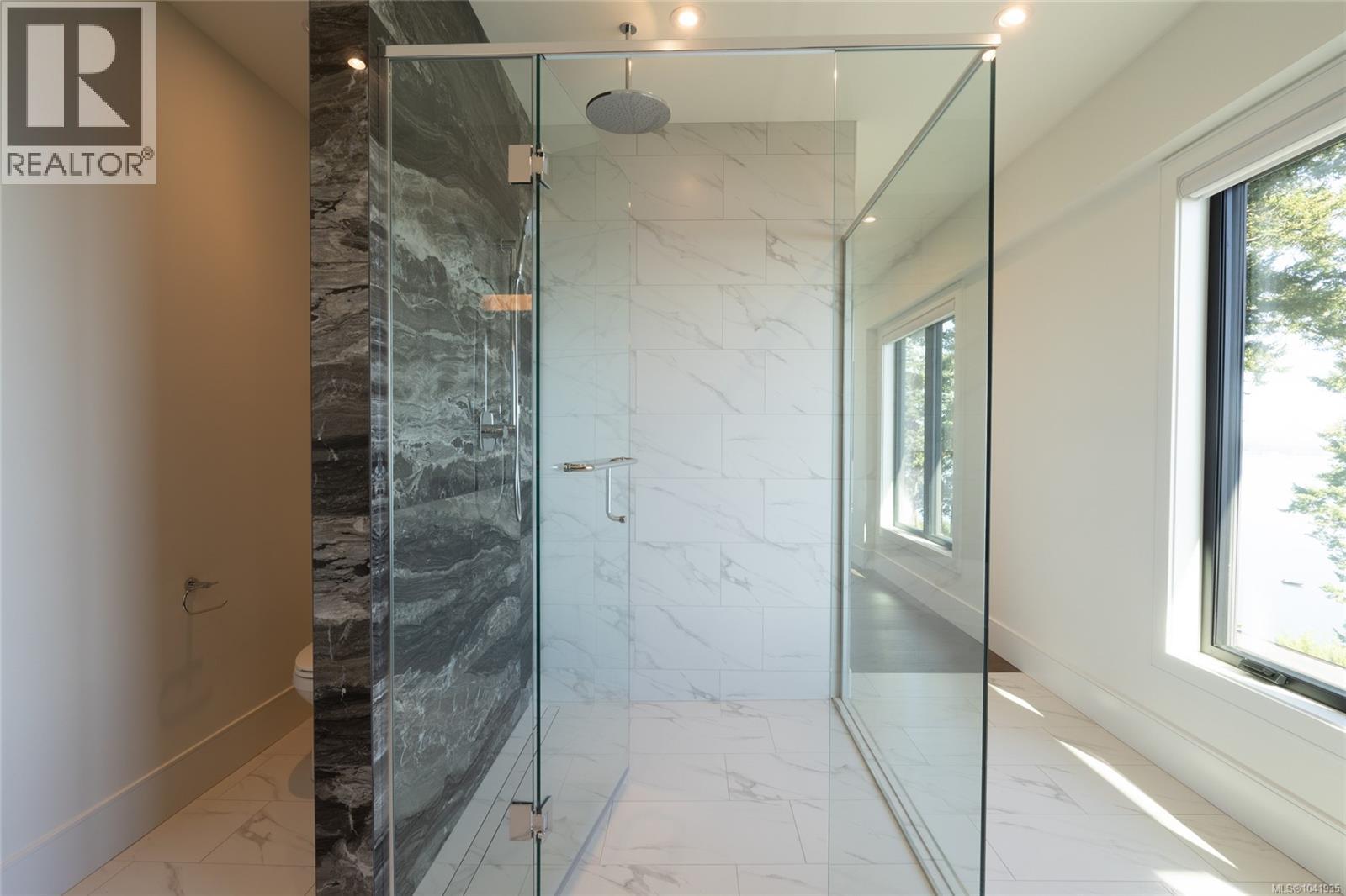 4599 Cordova Bay Rd - 34
