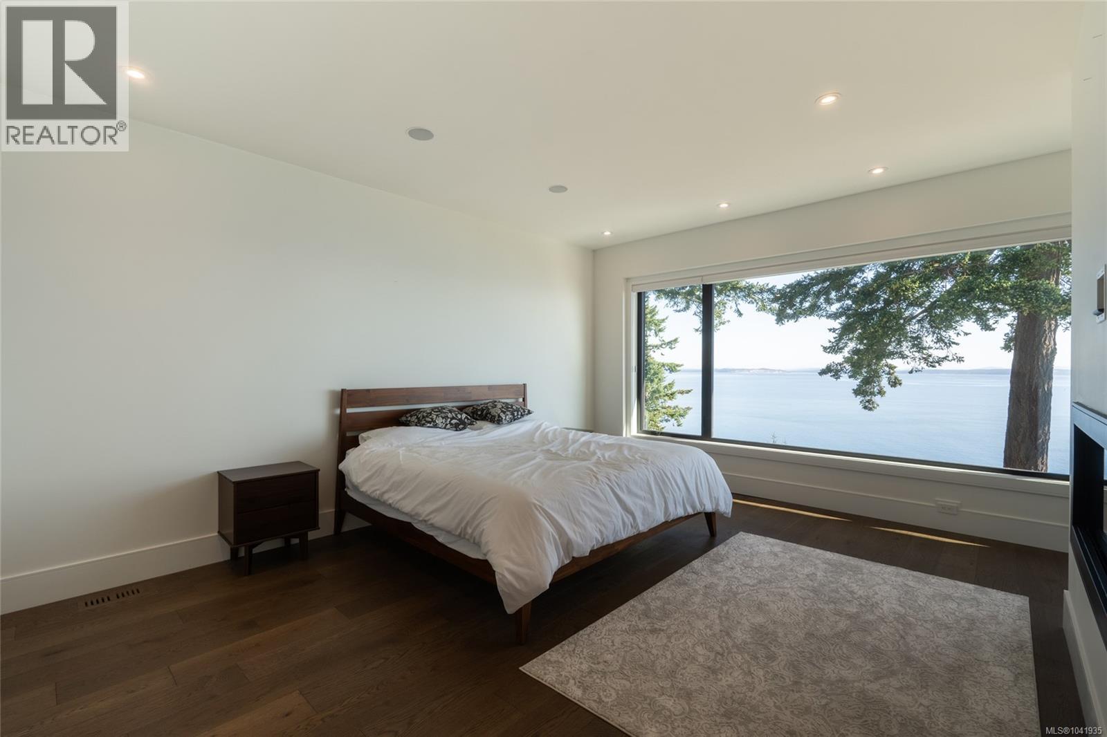 4599 Cordova Bay Rd - 28