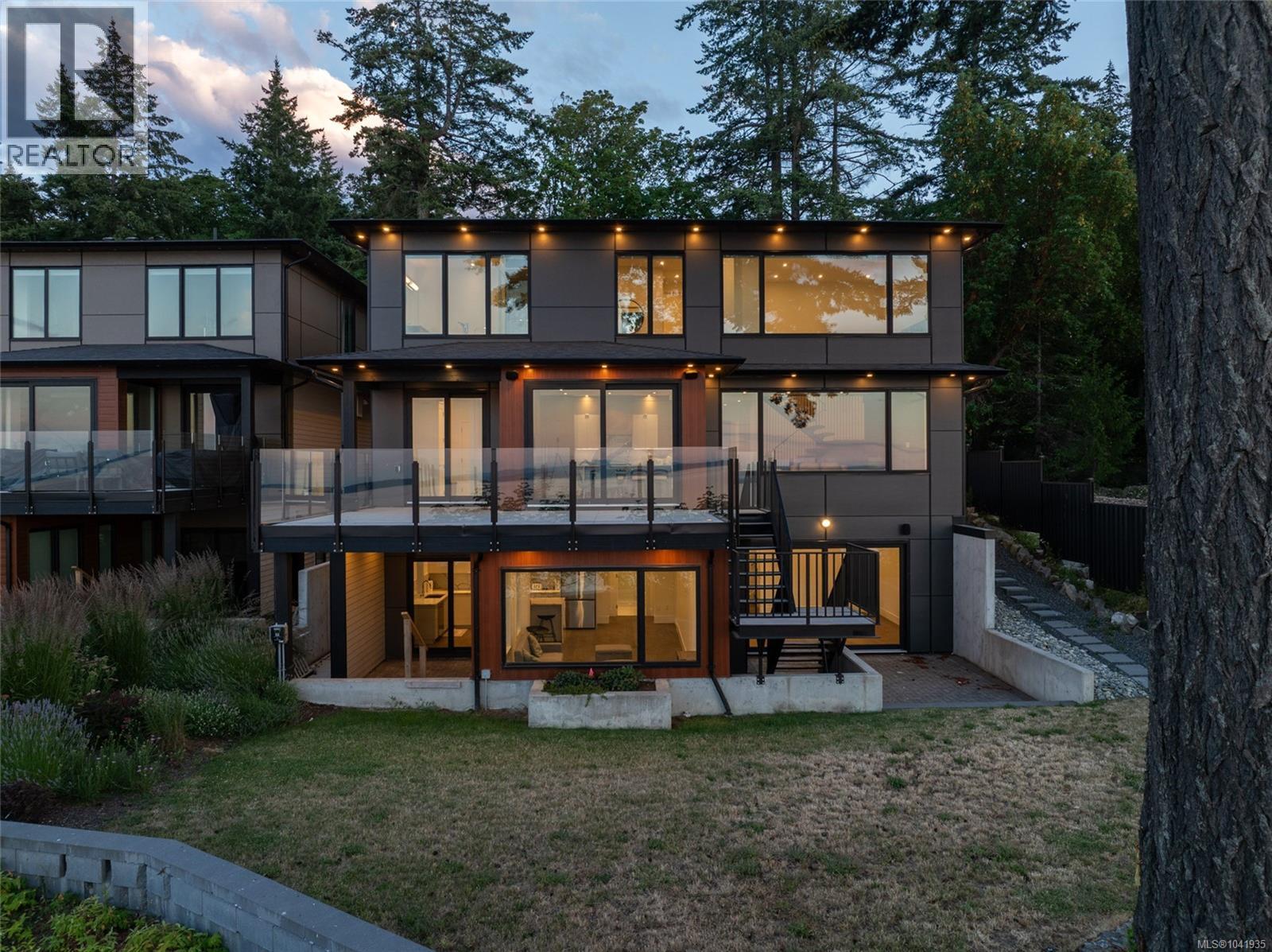 4599 Cordova Bay Rd - 8