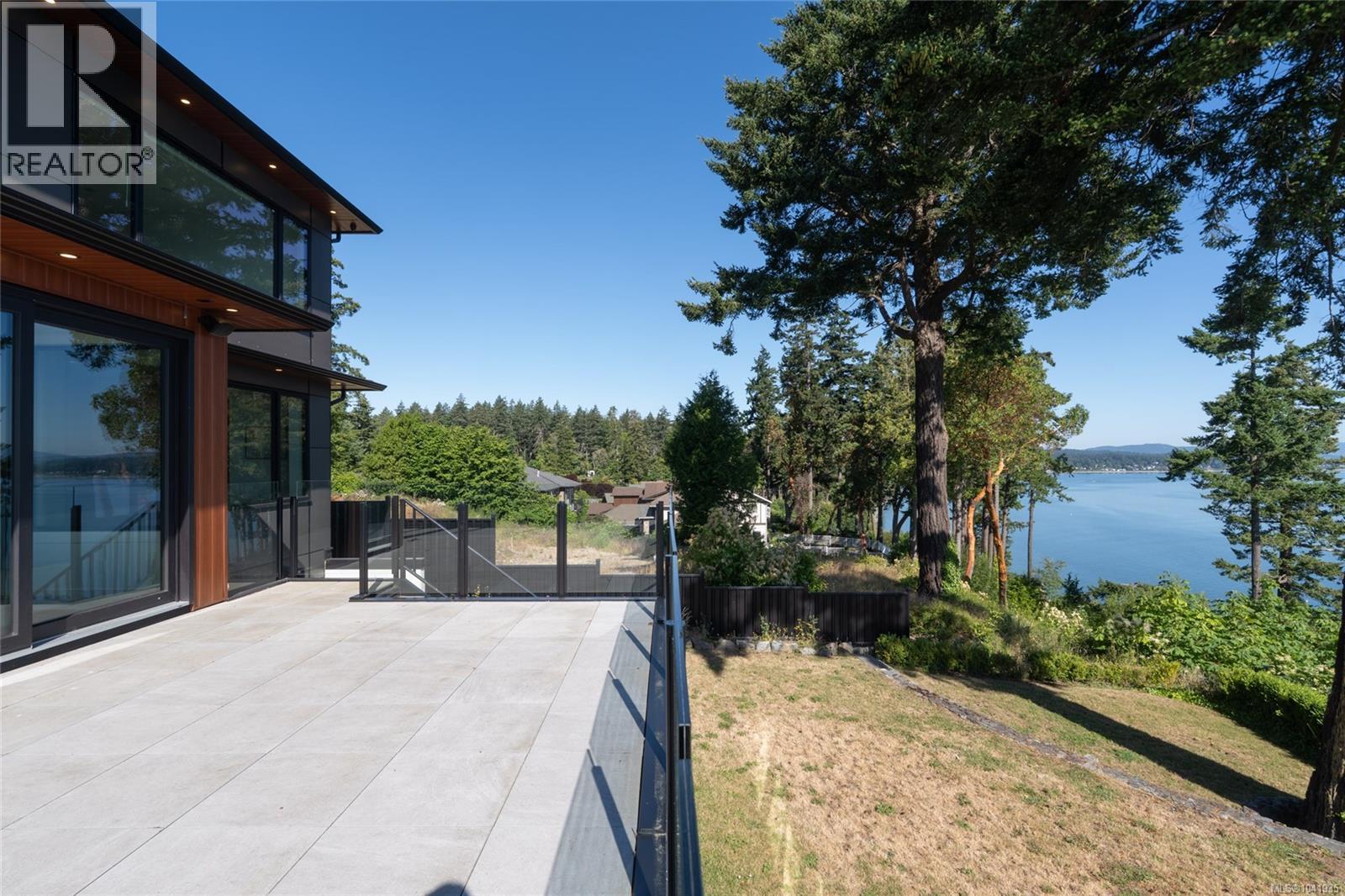 4599 Cordova Bay Rd - 25