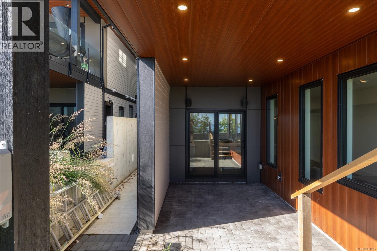 4599 Cordova Bay Rd - 50