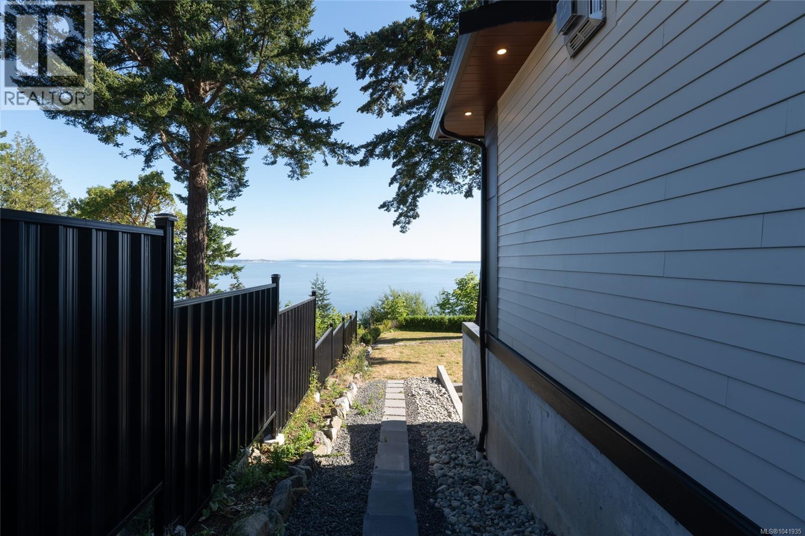 4599 Cordova Bay Rd - 52