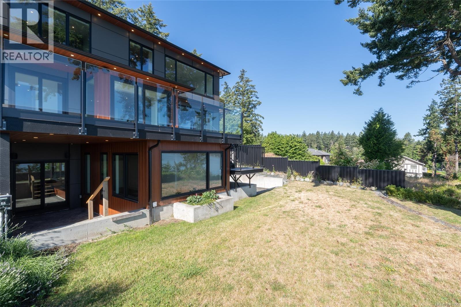 4599 Cordova Bay Rd - 54