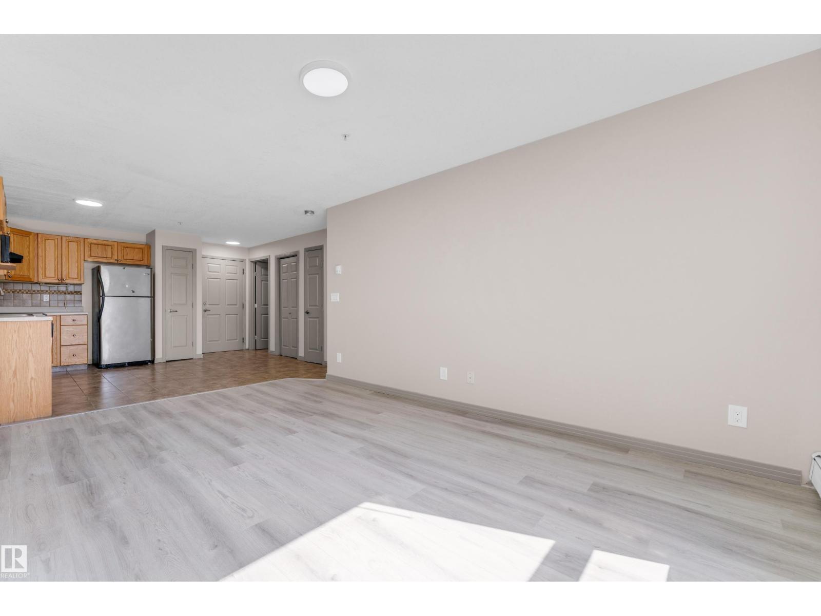 #125 5005 165 AV NW - 9
