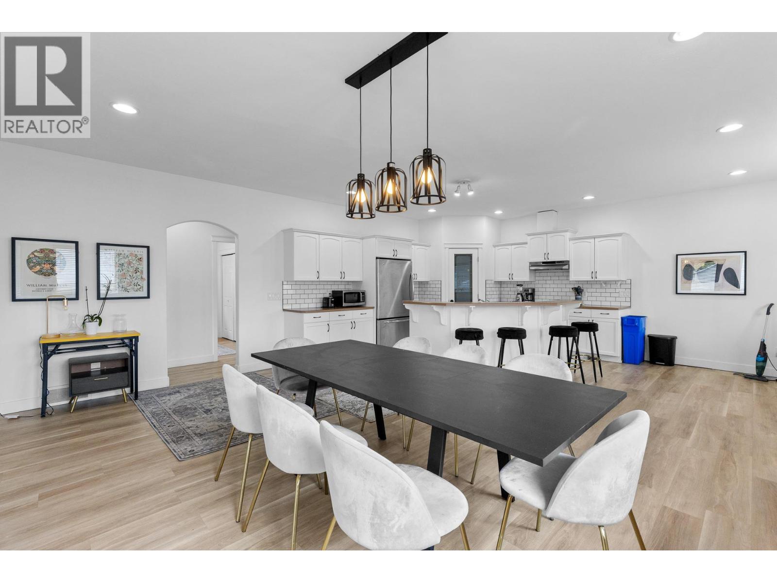1374 McInnes Avenue - 10