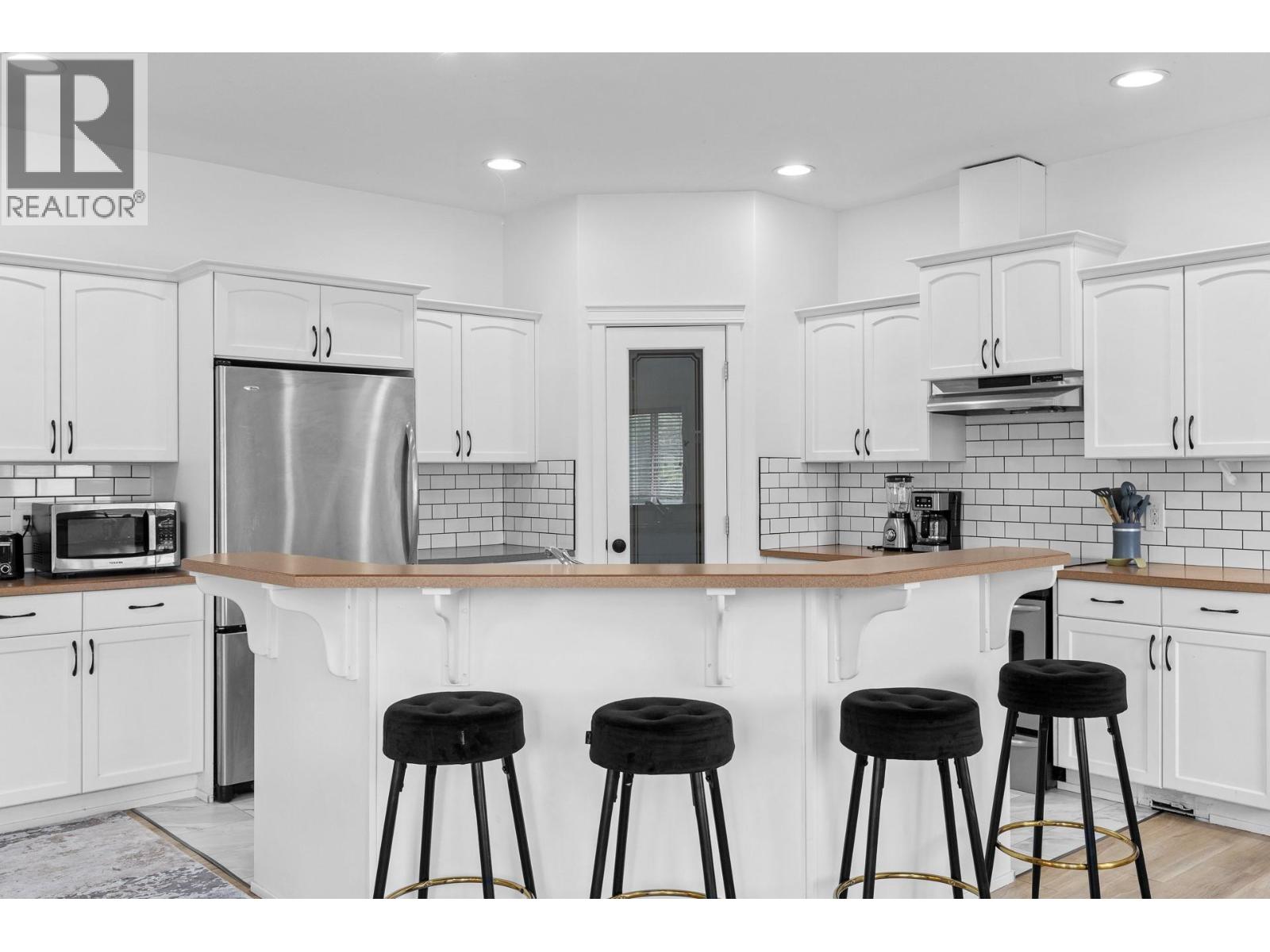 1374 McInnes Avenue - 12