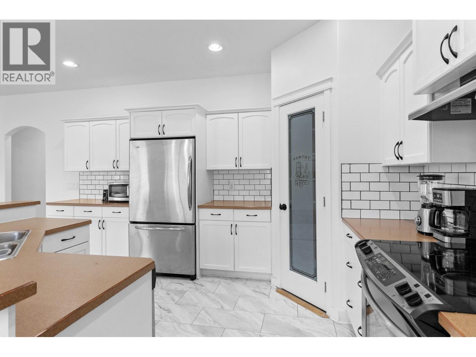 1374 McInnes Avenue - 14