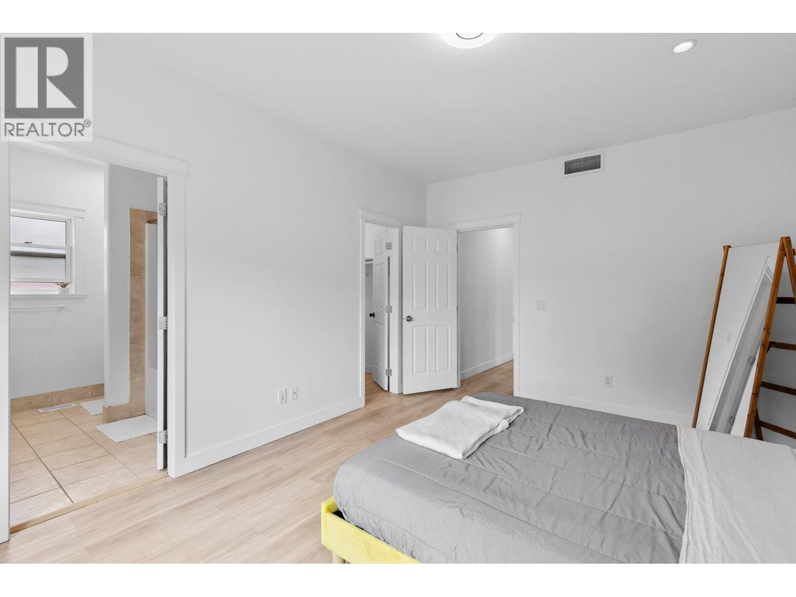 1374 McInnes Avenue - 17
