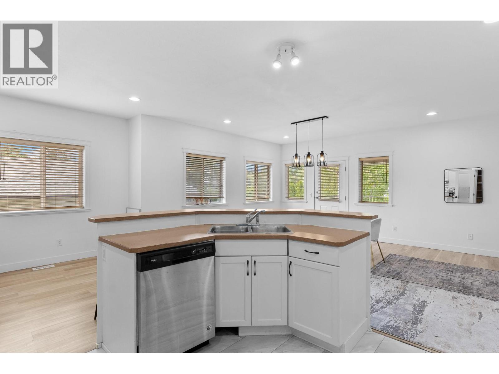 1374 McInnes Avenue - 19