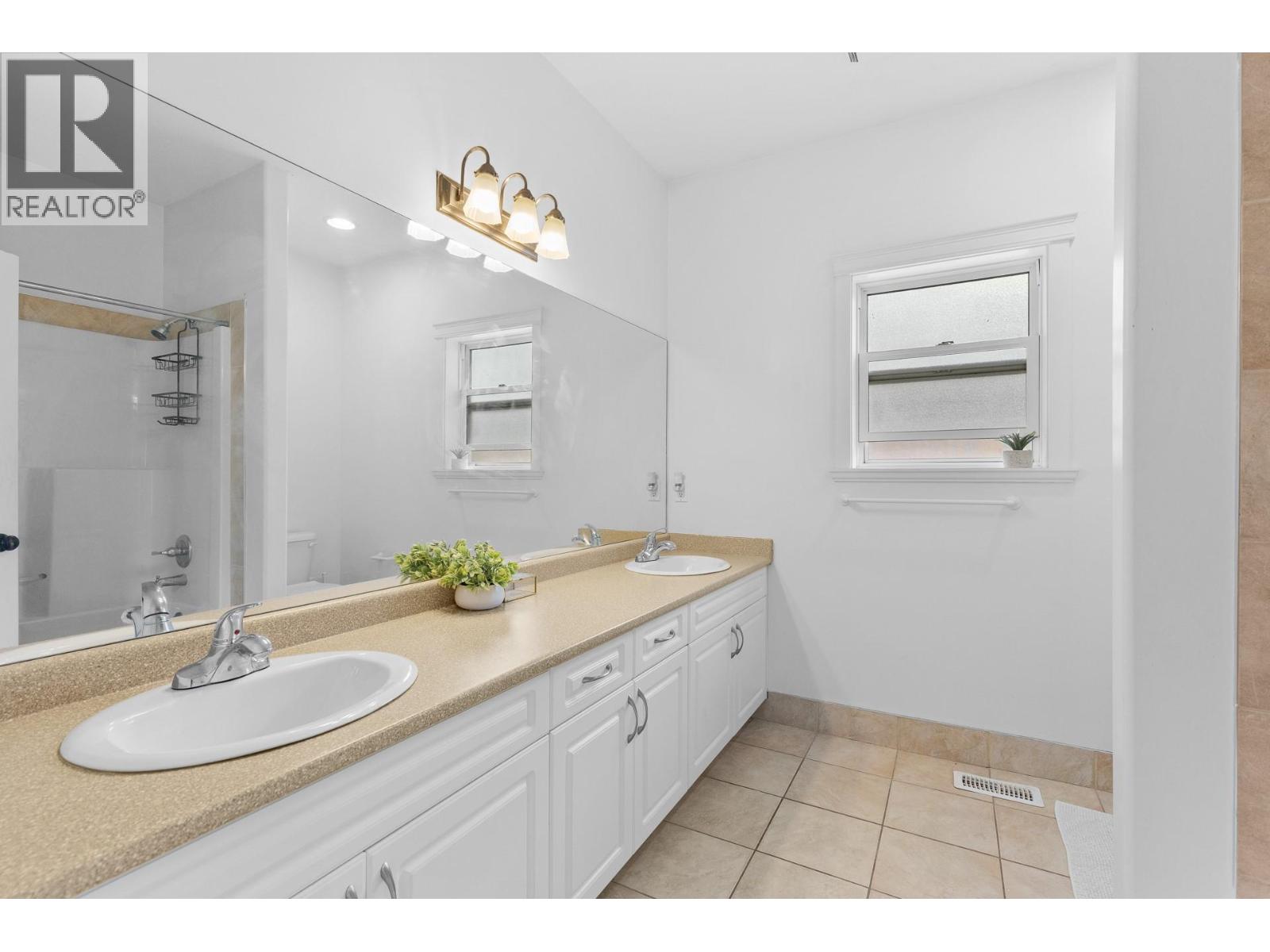 1374 McInnes Avenue - 20