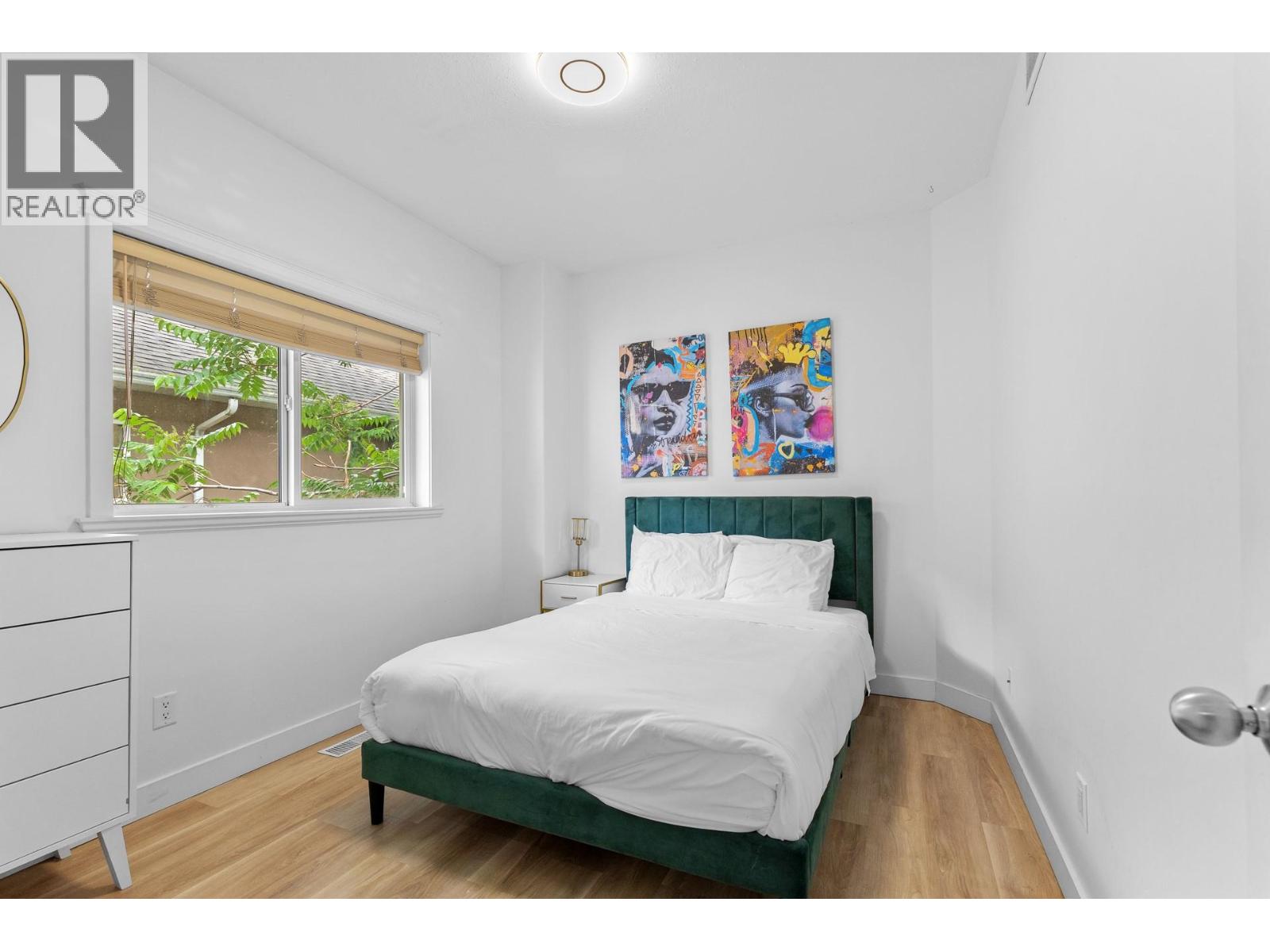 1374 McInnes Avenue - 28