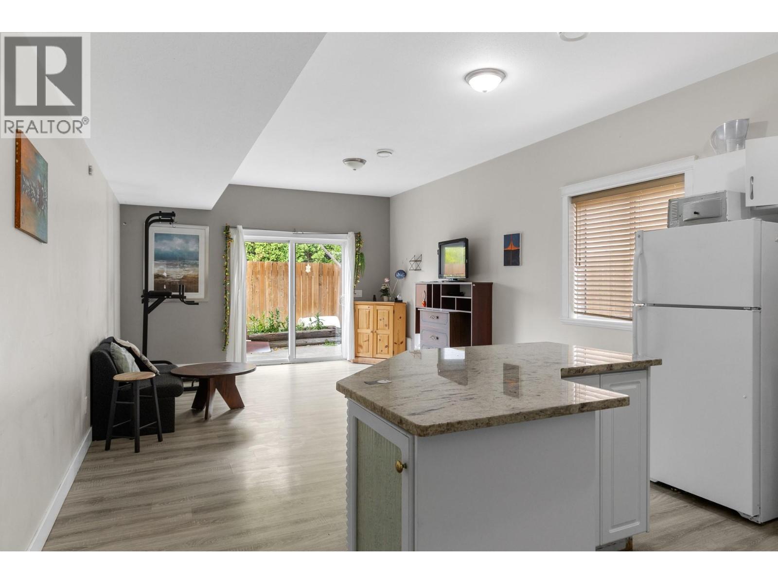 1374 McInnes Avenue - 32