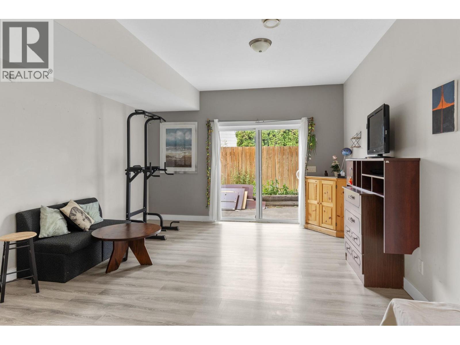 1374 McInnes Avenue - 33