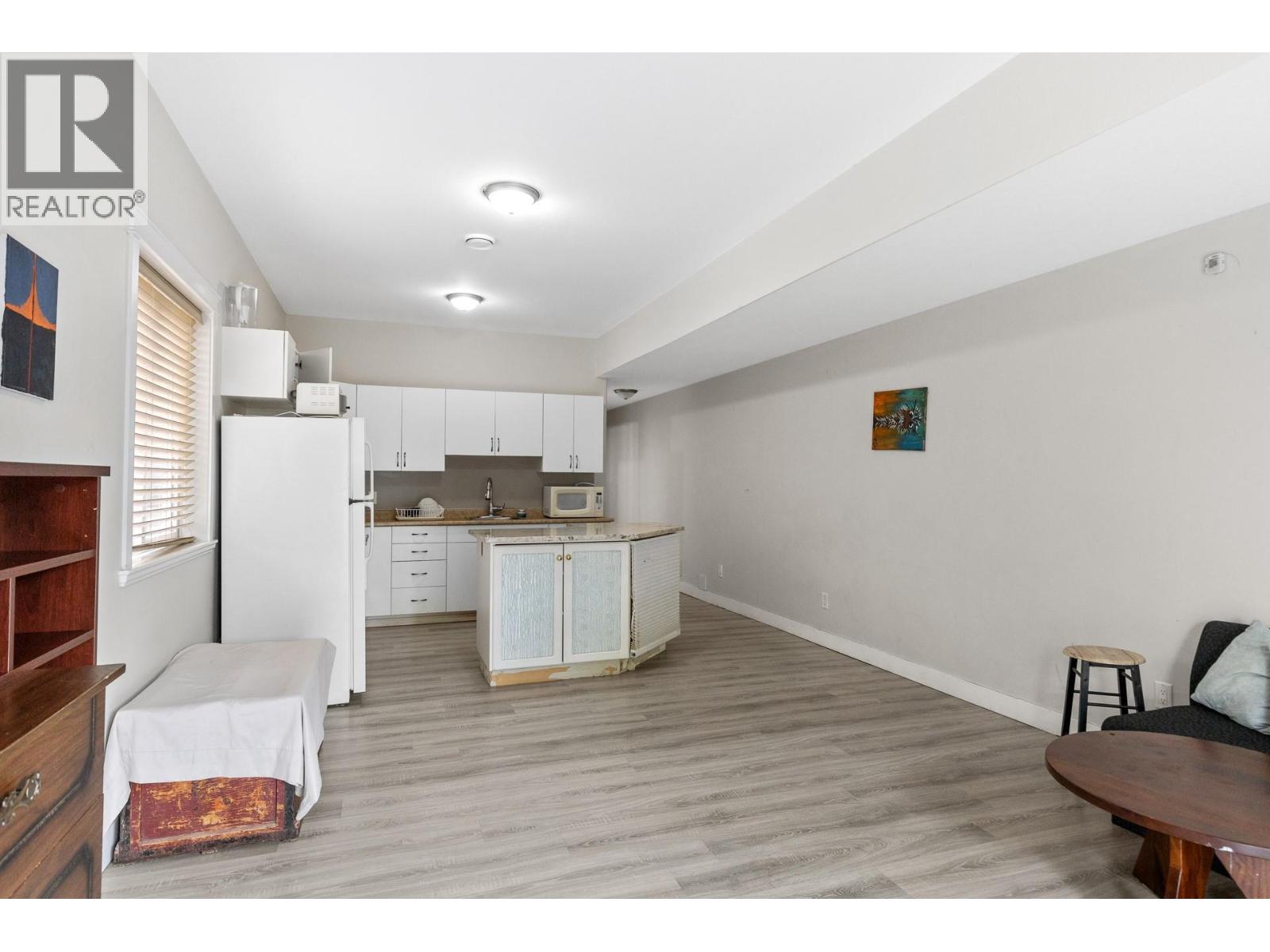 1374 McInnes Avenue - 34