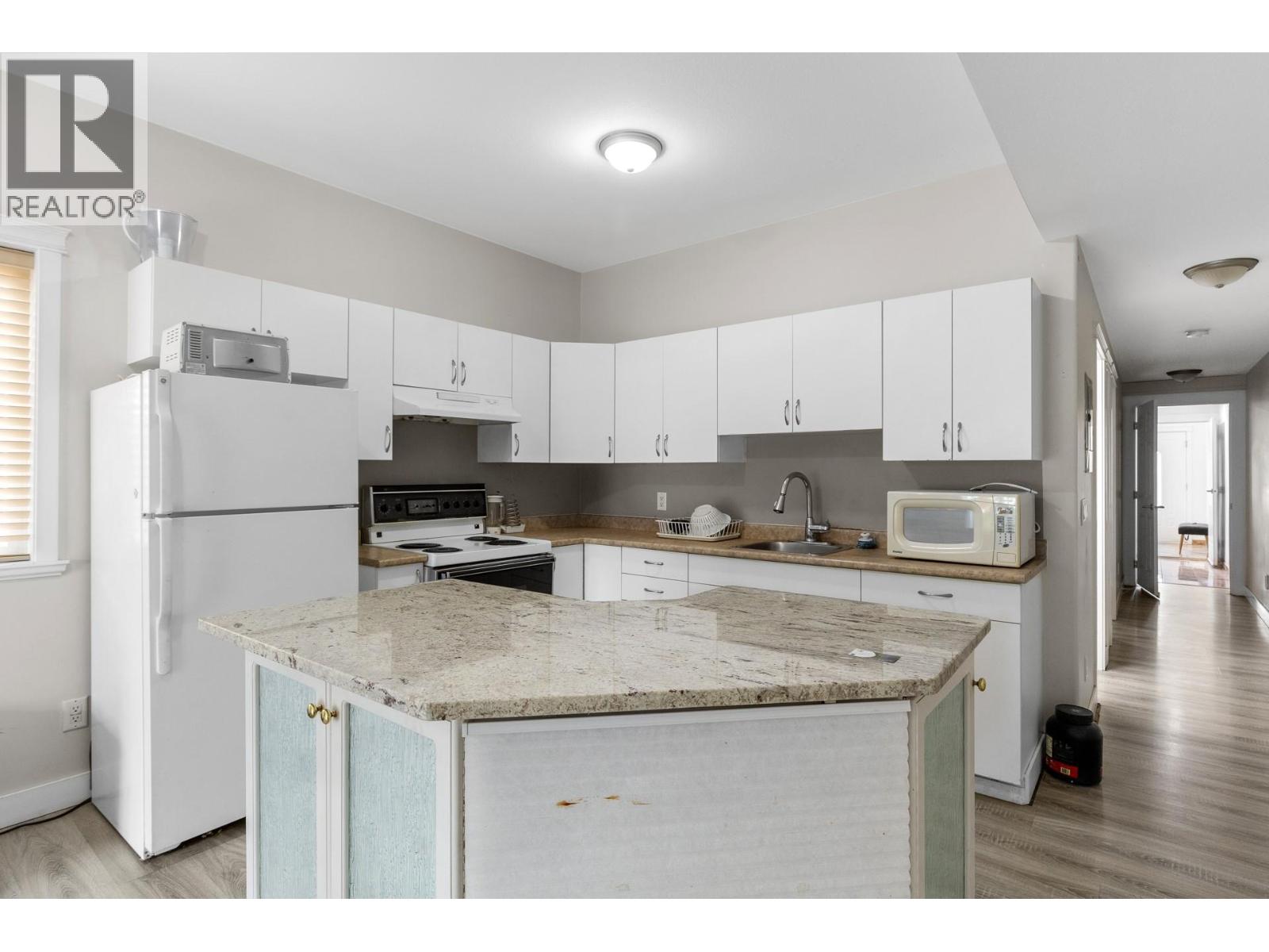 1374 McInnes Avenue - 35