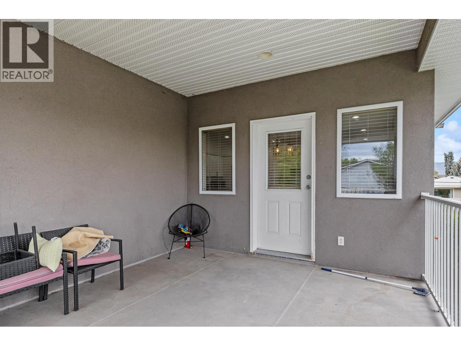 1374 McInnes Avenue - 36
