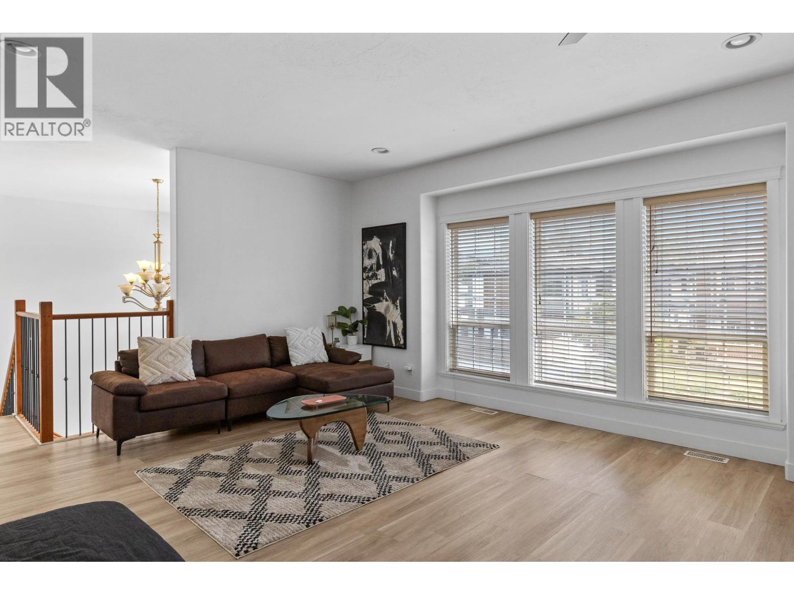 1374 McInnes Avenue - 4