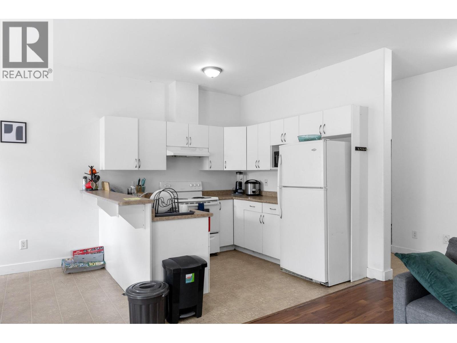 1374 McInnes Avenue - 40