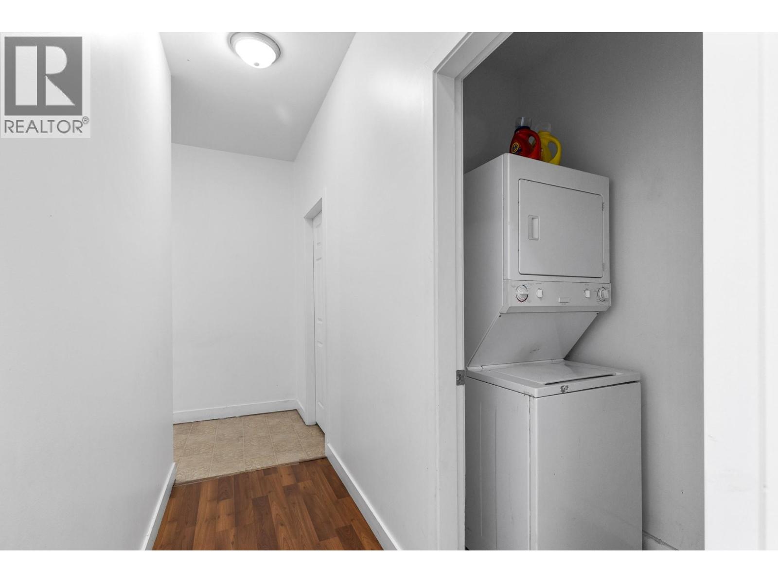 1374 McInnes Avenue - 45