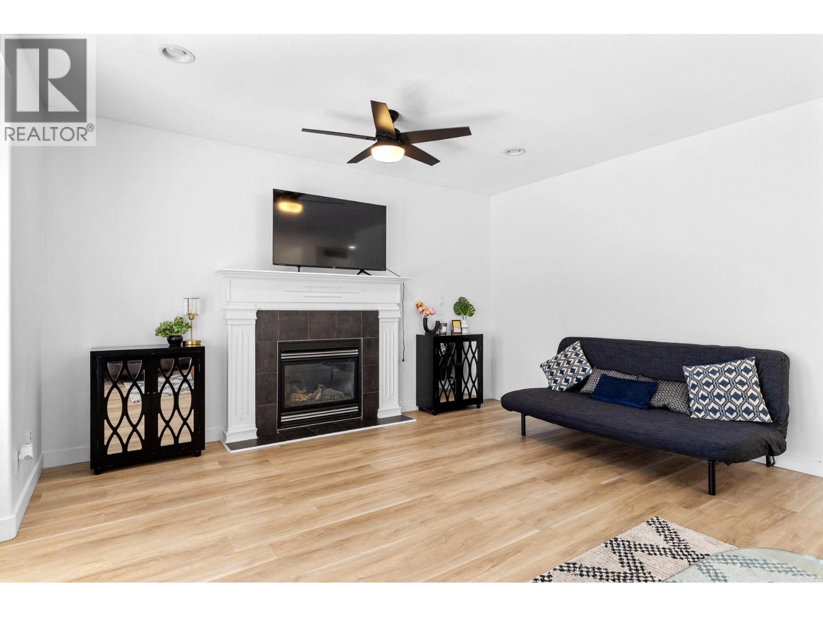 1374 McInnes Avenue - 5