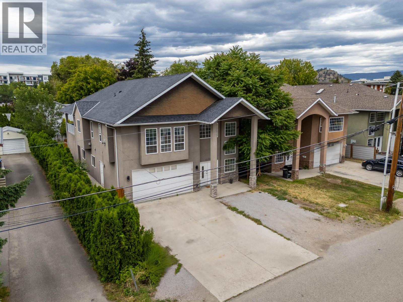 1374 McInnes Avenue - 53