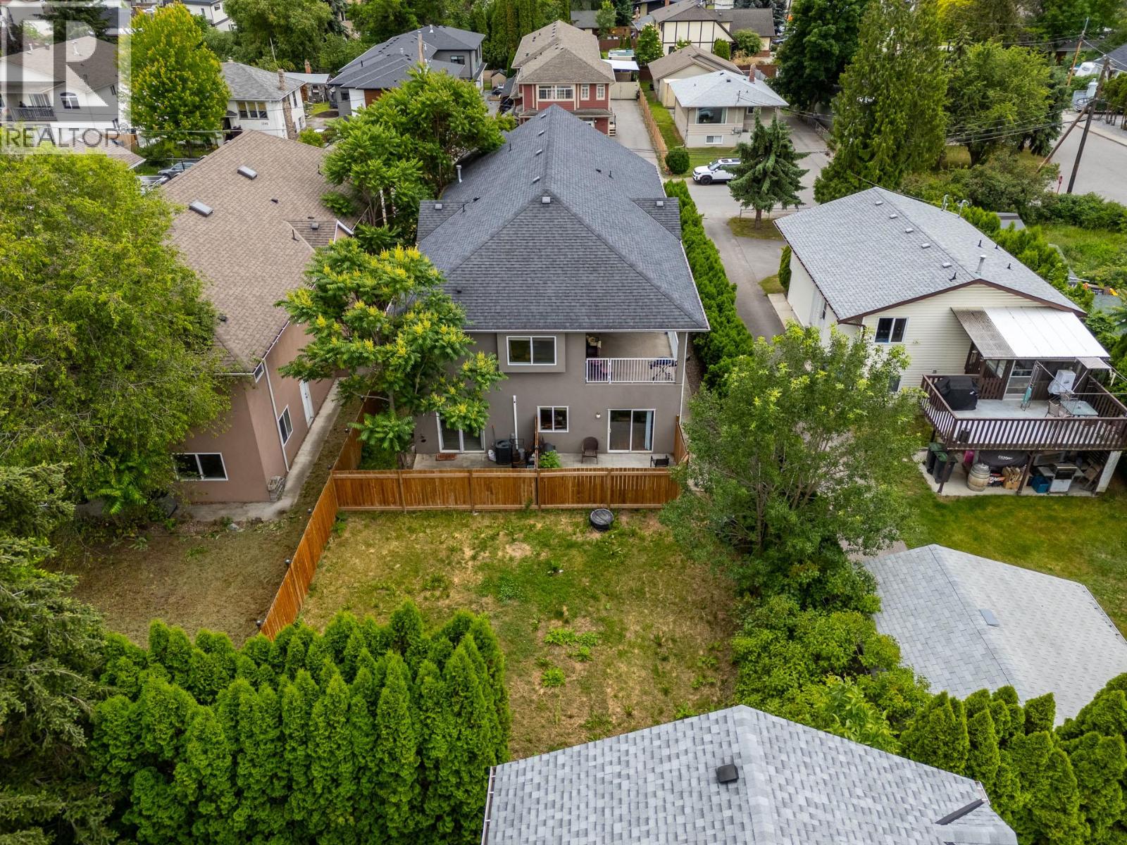 1374 McInnes Avenue - 58