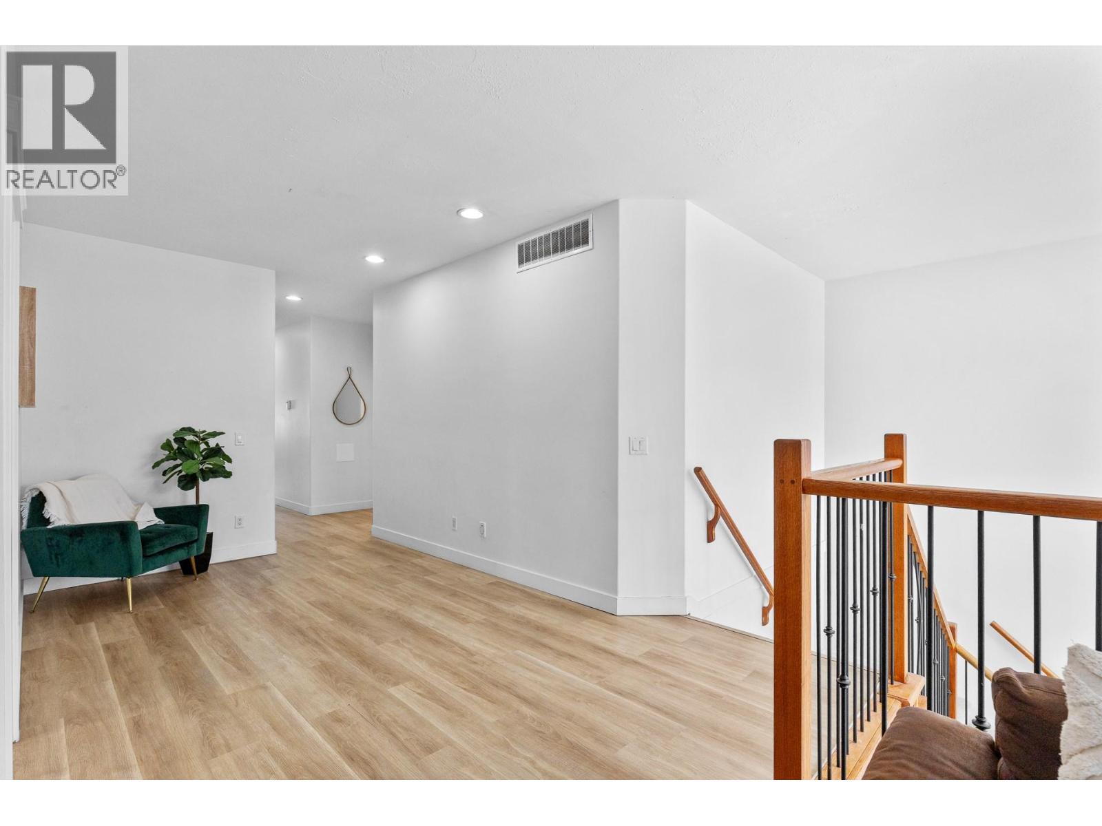 1374 McInnes Avenue - 9