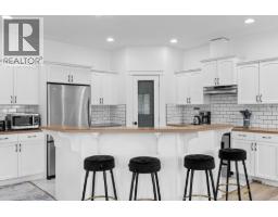 Kitchen - 1374 Mcinnes Avenue, Kelowna, BC V1Y5V9 Photo 12