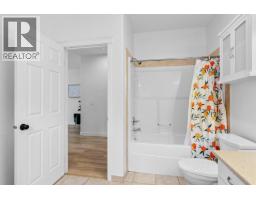 Kitchen - 1374 Mcinnes Avenue, Kelowna, BC V1Y5V9 Photo 22