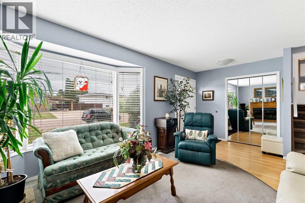 95 Rossdale Way SE — photo 8