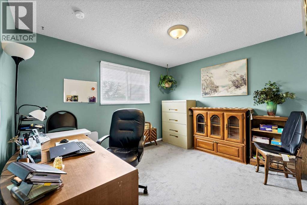 95 Rossdale Way SE — photo 16